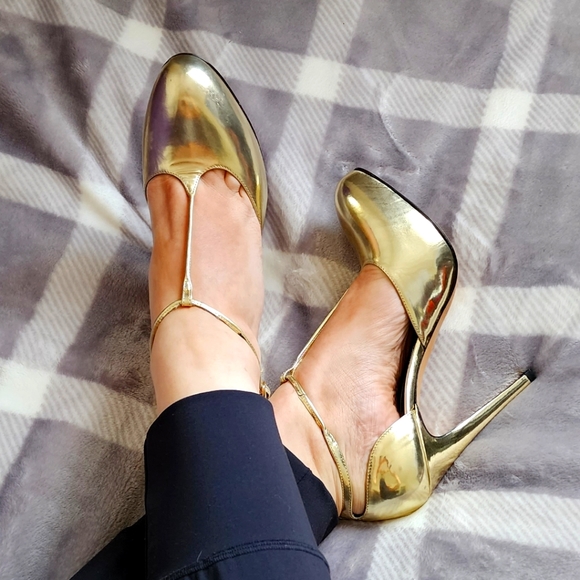 Brian Atwood. Gold Metallic Leather, T Strap Pumps Heels - Picture 3 of 16